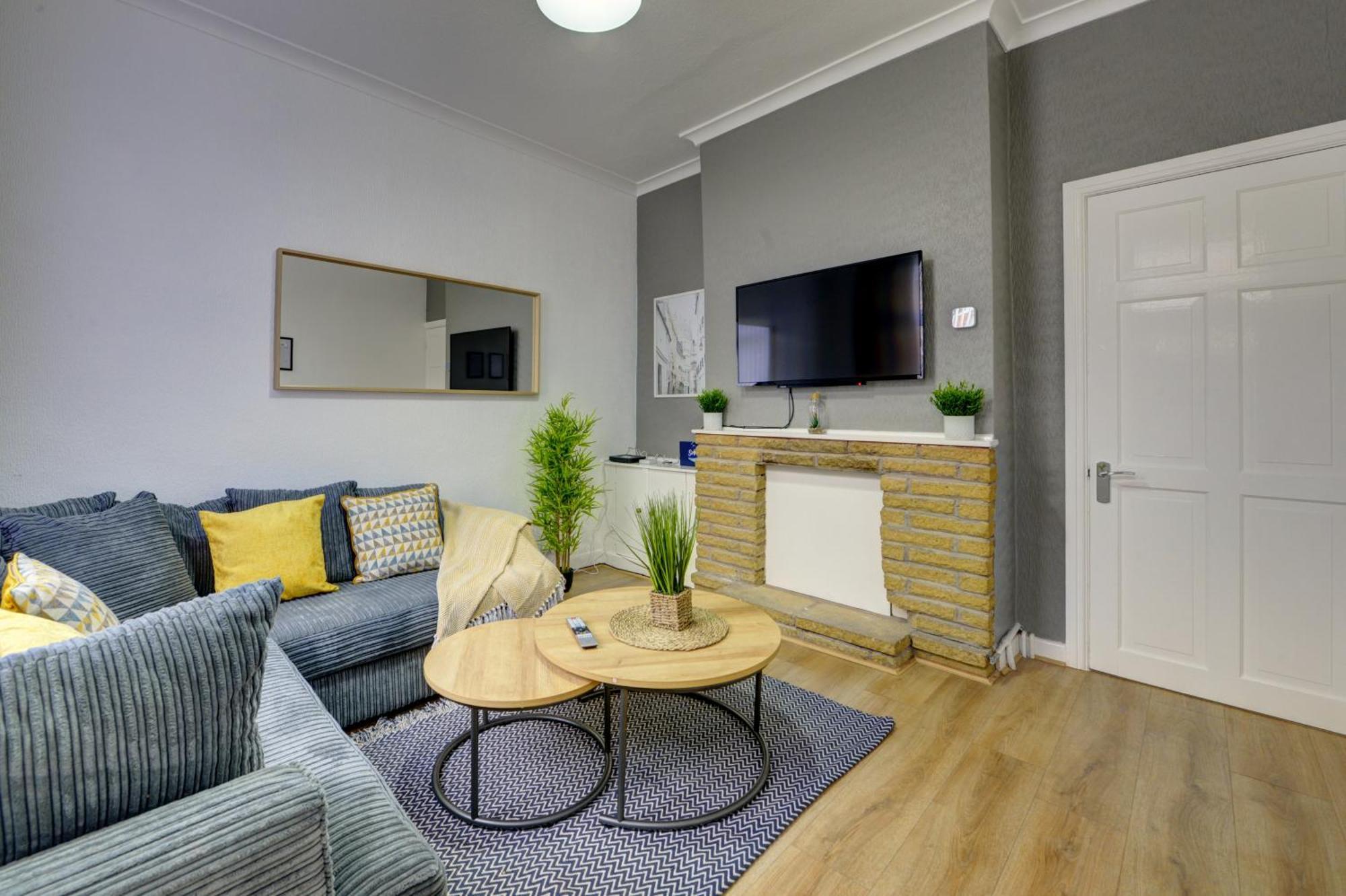 Modern 2Br Gem I Free Parking I Sleeps 5 Villa Coventry Buitenkant foto